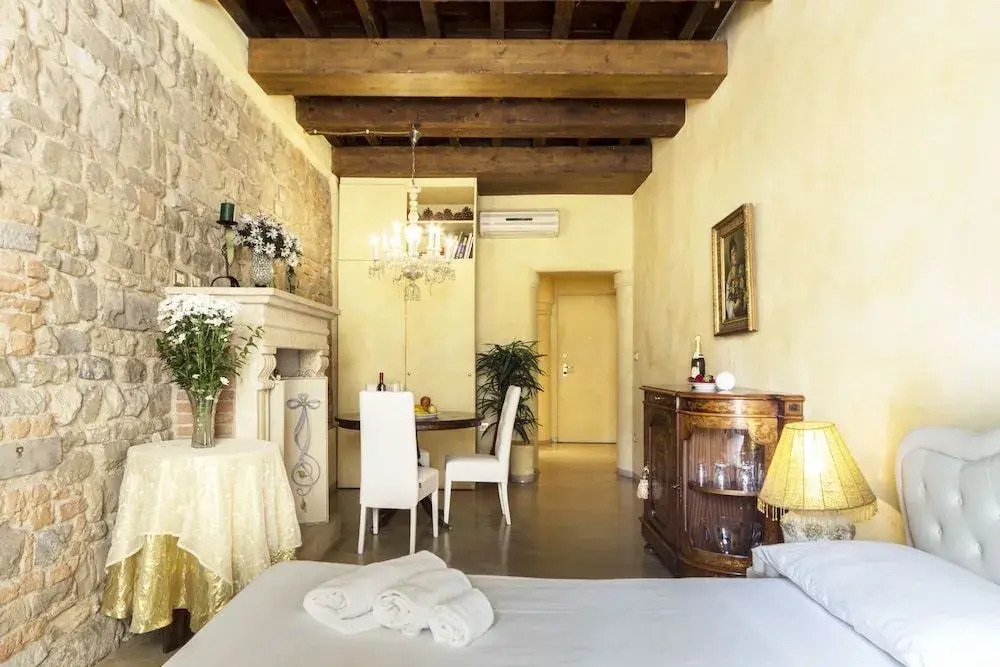 Signoria honeymoon apartment