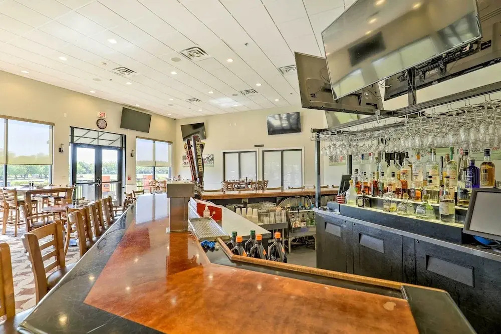 Upscale Unit in Private Golf Resort w/ Pool!