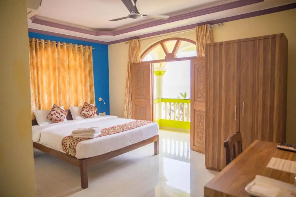 Larios Beach Holidays