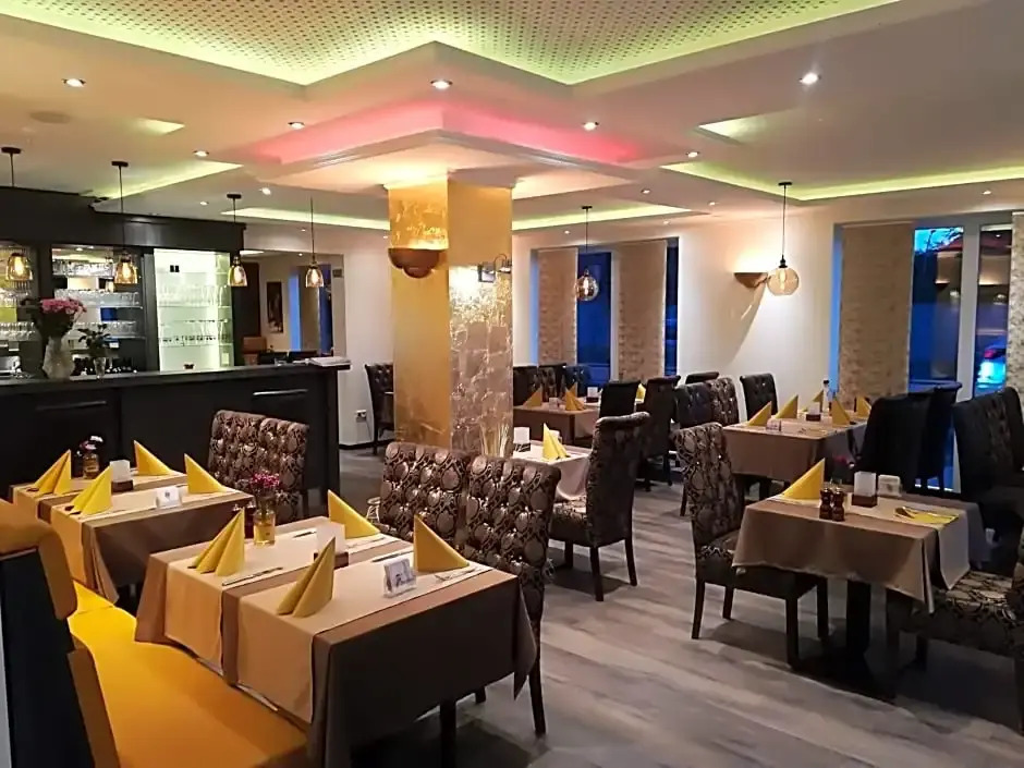 X-Hotel