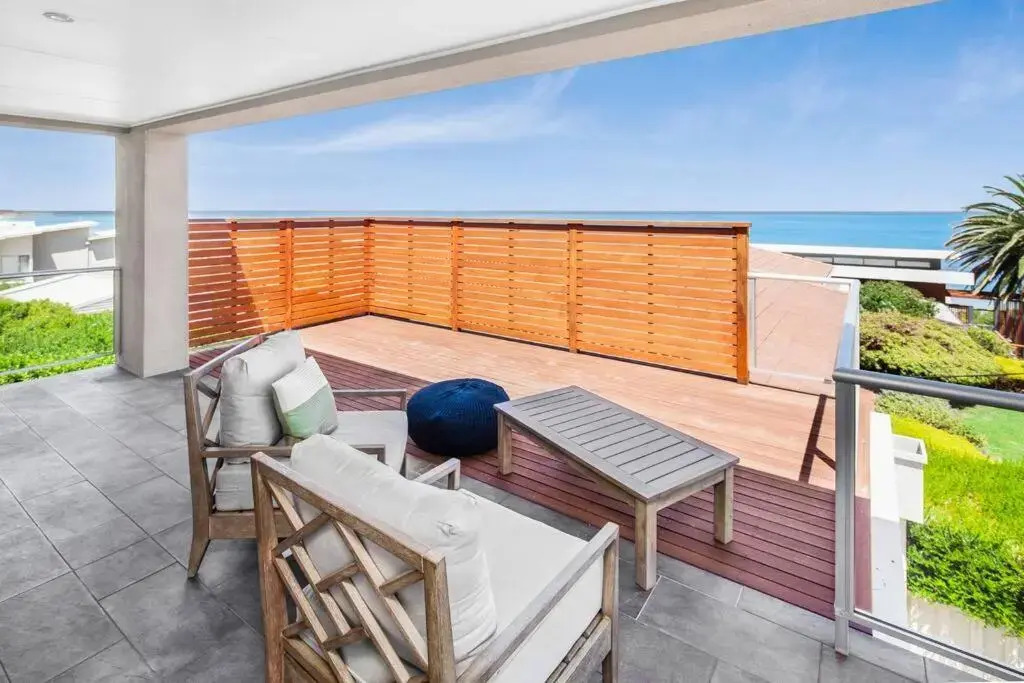 Karibu Beach Retreat- panoramic sea views 4 bdrms
