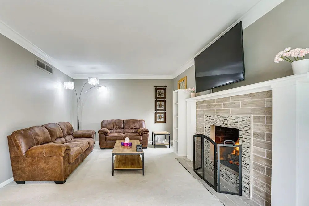 Sterling Heights Getaway w/ Fire Pit!
