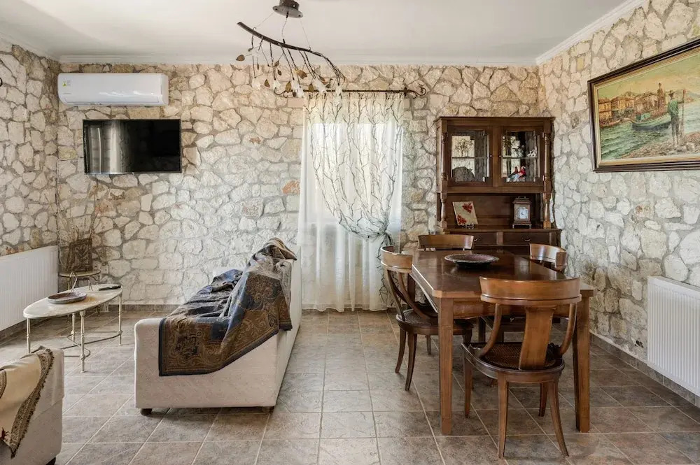 Stone House in olive Grove - former Denis Stone Villa