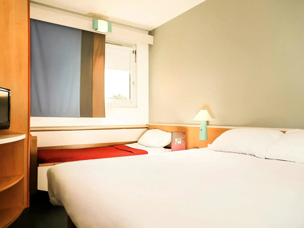 ibis Orange Centre Echangeur A7 A9