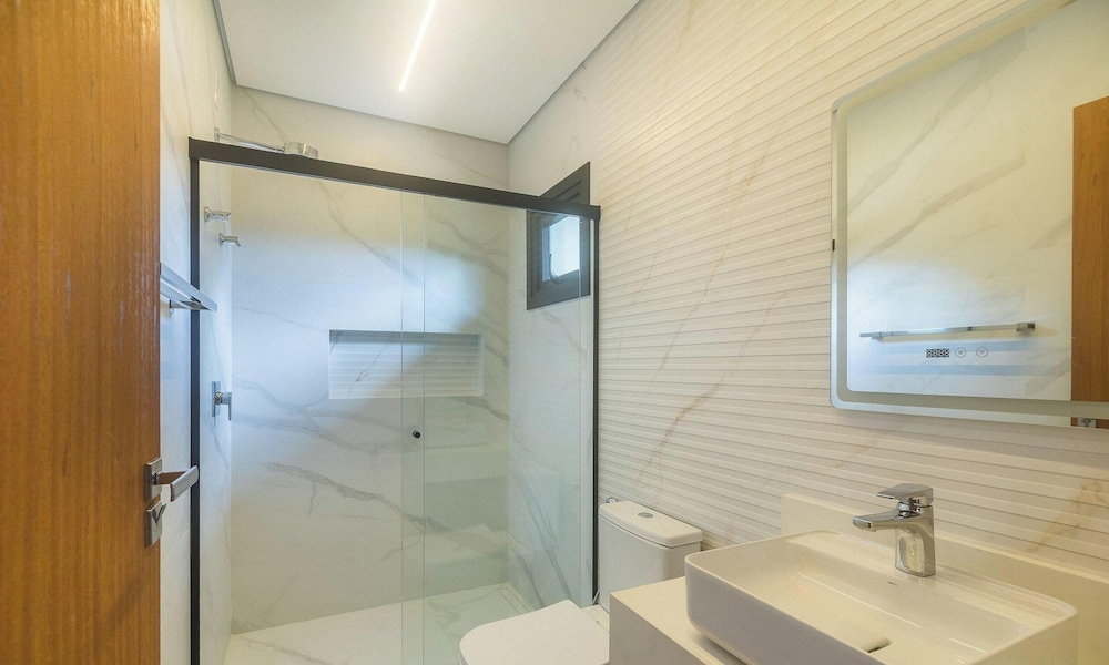 Condo w/ Pool 600m From the Beach in Arraial D'ajuda - CRP