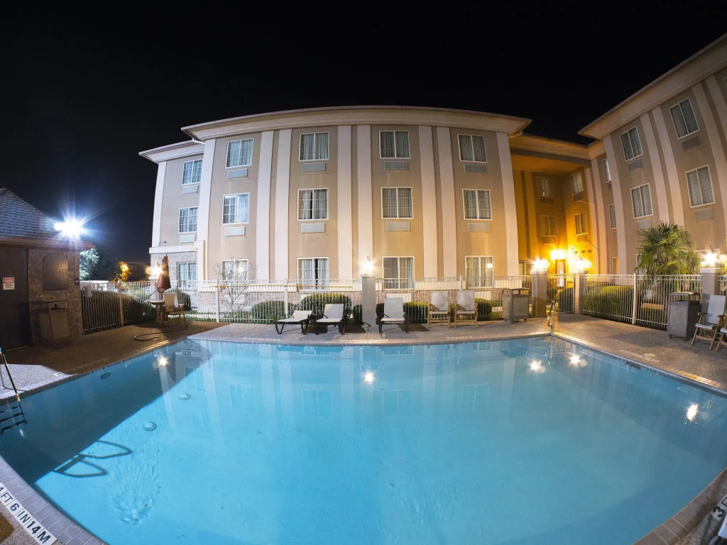 Best Western Medical Center North Inn & Suites Near Six Flags