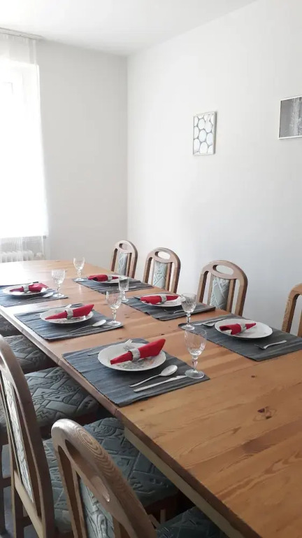 Apartmenthaus am Waldrand- Küche - Frühstück - Balkon