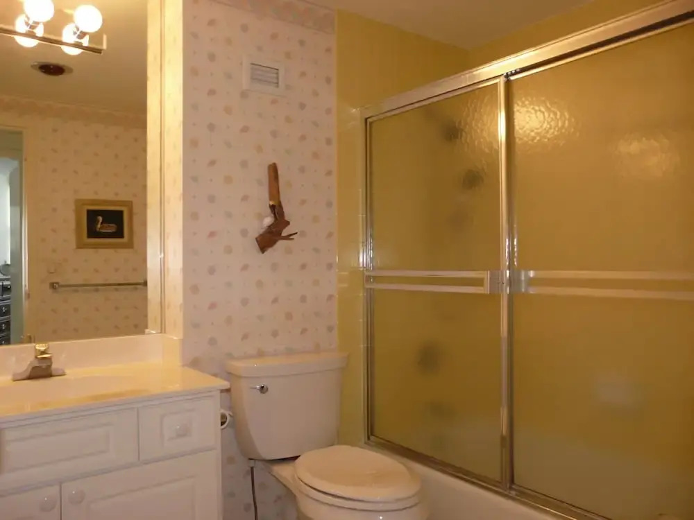 Cozy Beachfront Condo With Pool and Tennis Courts