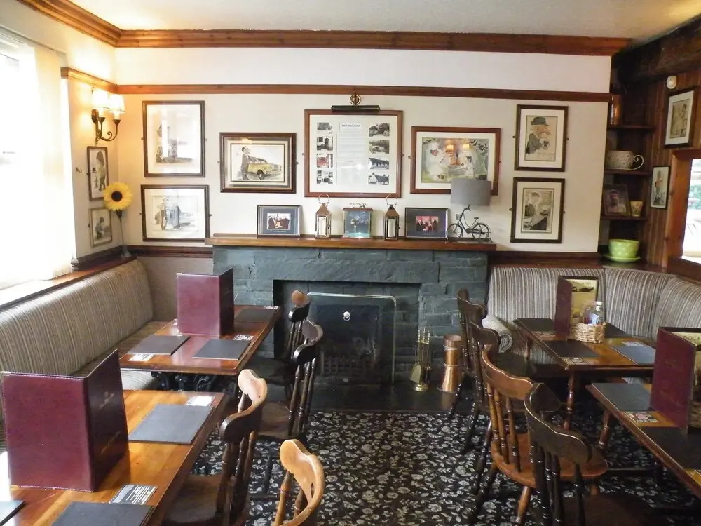 Twa Dogs Inn