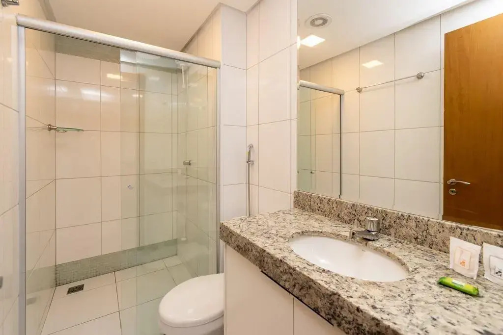 Flat com cama de casal + solteiro no 19 andar do Ed. The Expression - Setor Bueno - TH1906