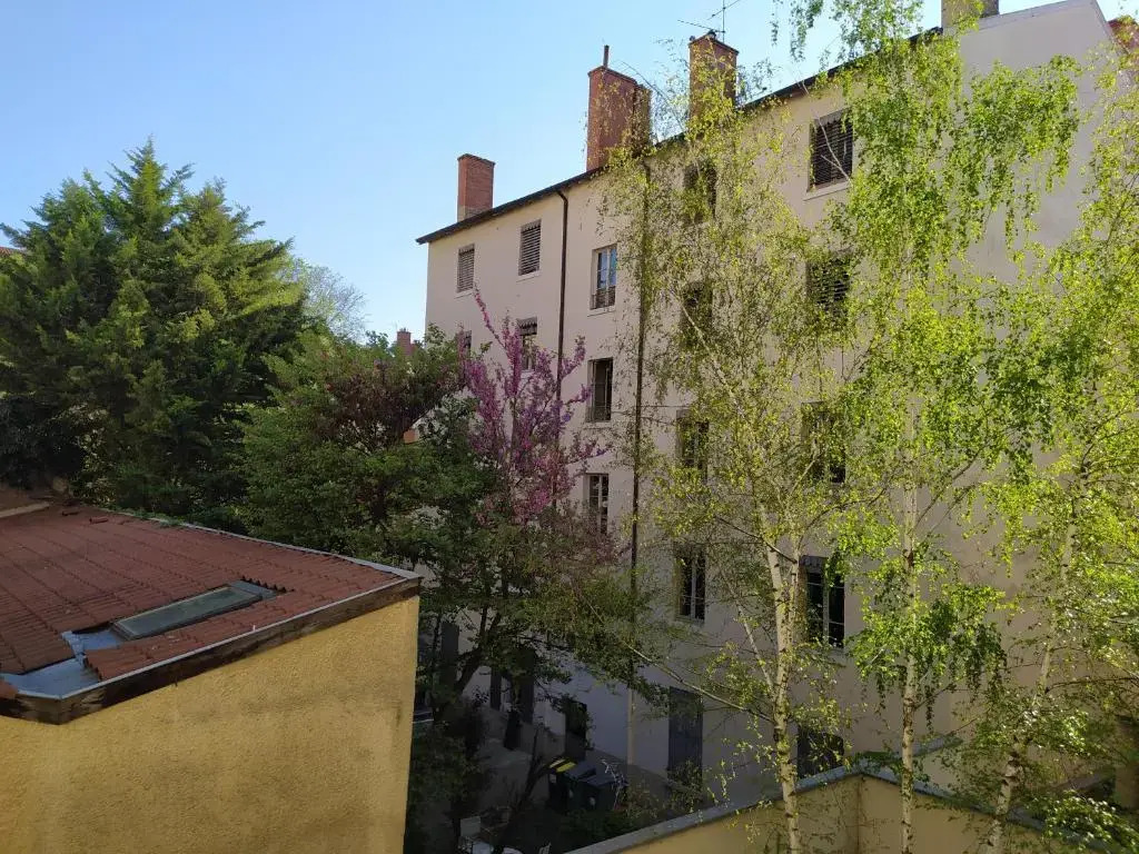 Berge du Rhône, beau studio, proximité immédiate Universités Lyon 2 et Lyon 3, centre Lyon
