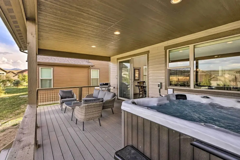 Furnished Deck & Hot Tub: Chic Granby Home!
