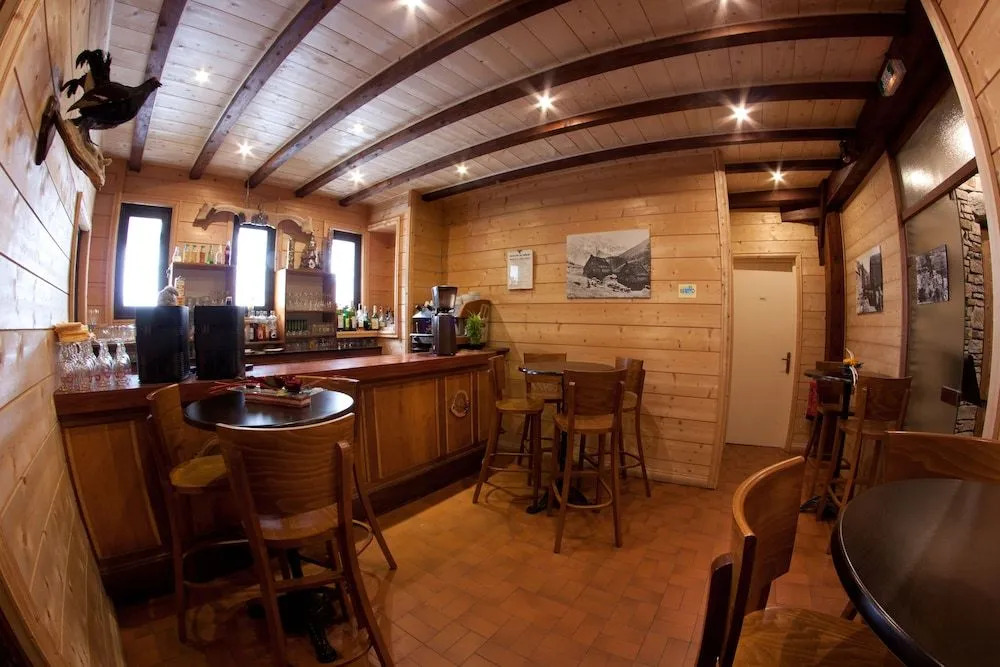 Hôtel - Restaurant - Bar - Le Sapin Fleuri