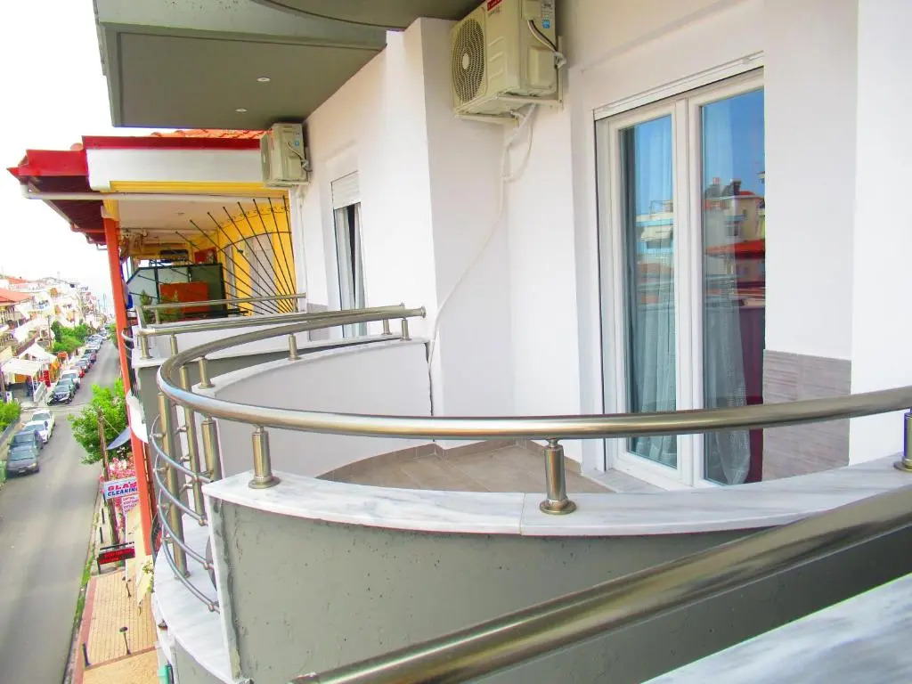 Artistic Rent Rooms & Apartments