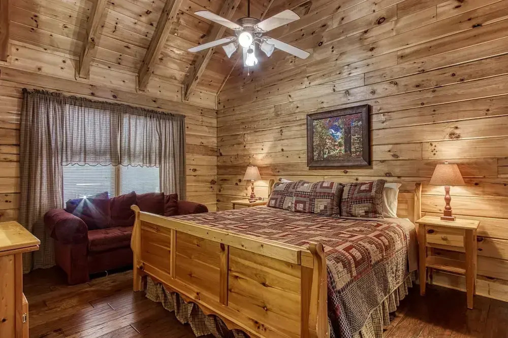 ER222 - Al's Nest - Great Location - Close To Town! 2 Bedroom Cabin by RedAwning