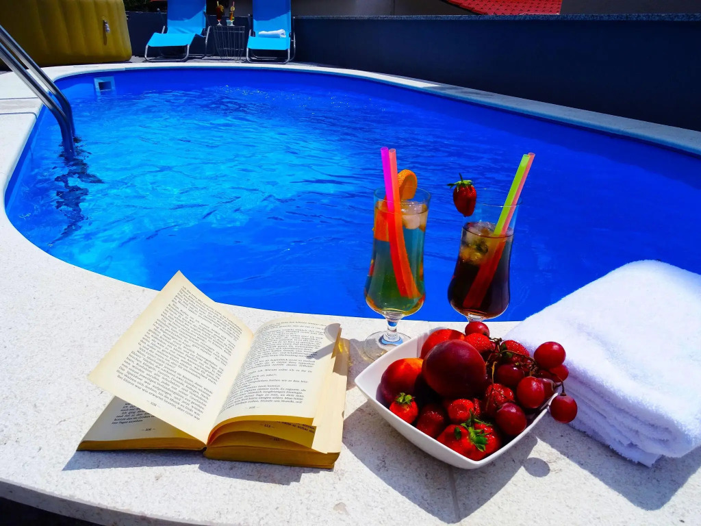 Gorgeous Home With Swimming Pool, Hot Tub & Sea View
