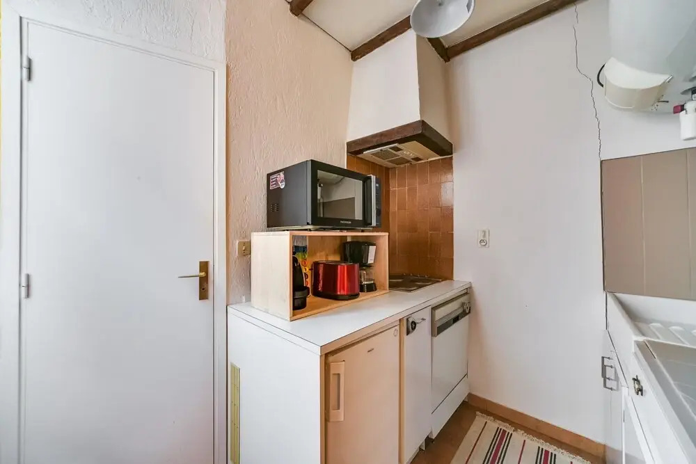 Henry IV Apartment 2