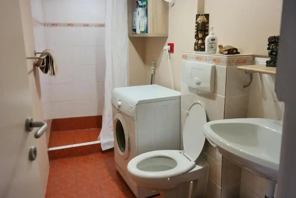 2 Bed Flat - Pets - Pool - Garden - Parking
