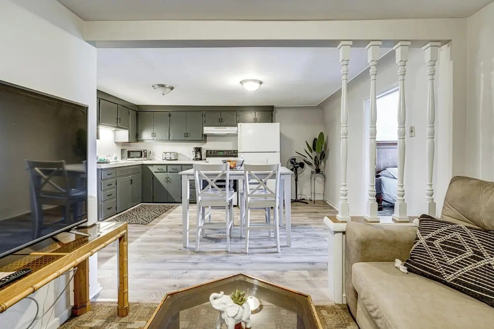 Waterfront Condo 2 Mi to Historic Dtwn Port Huron