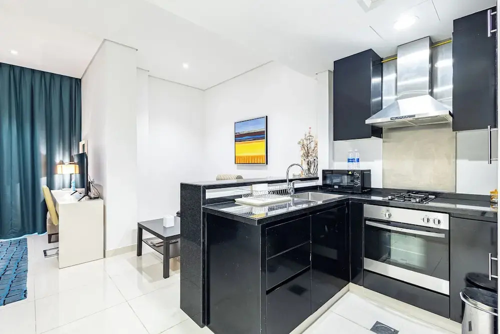 SuperHost - Chic Studio on the 16th Floor in Business Bay