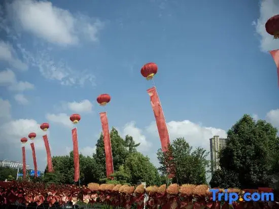 Lifeng Hotel (Qujing High speed Railway Station Branch)