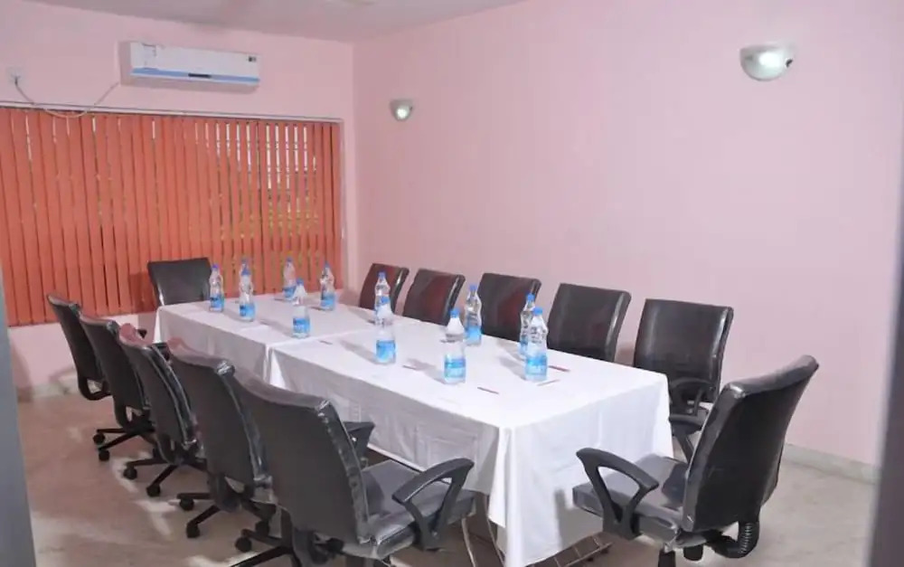 Malik Court by OYO Rooms