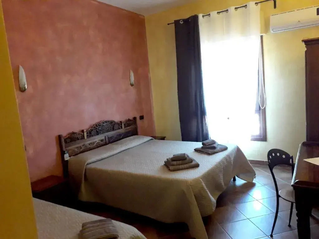 2 bedrooms appartement with shared pool enclosed garden and wifi at Gonnesa 4 km away from the beach