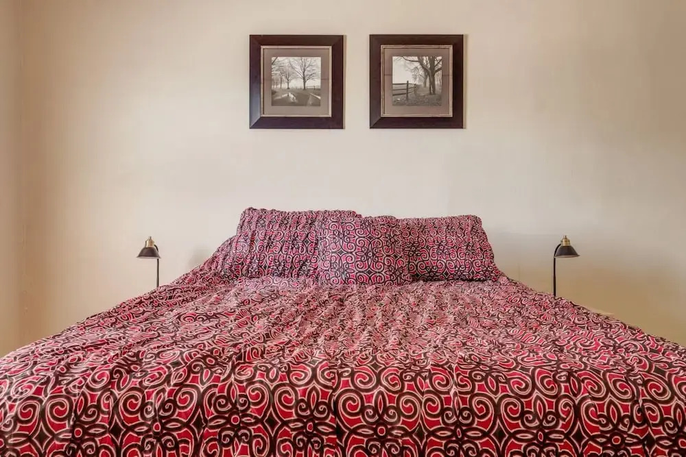 Lively 1 Bedroom Apt Near Lake