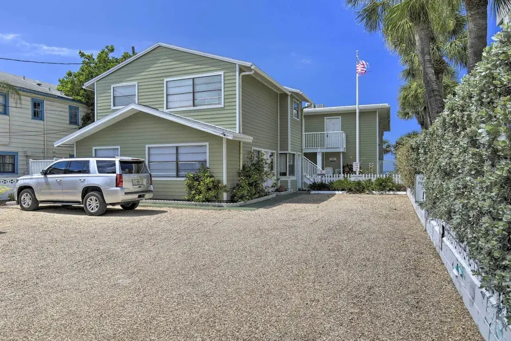 On-site Beach Access: Walkable Gulf Coast Retreat