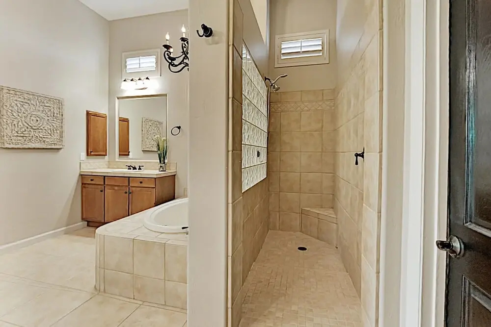 Lavish Desert Pool In Private Community 3 Bedroom Home