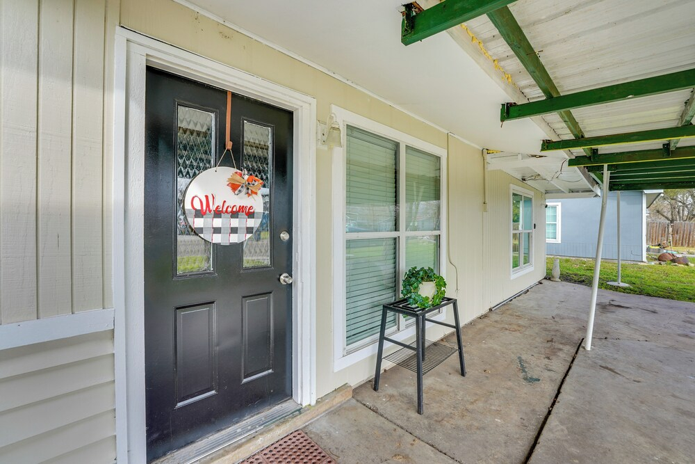 Near Wineries & Guadalupe River! Stylish Home