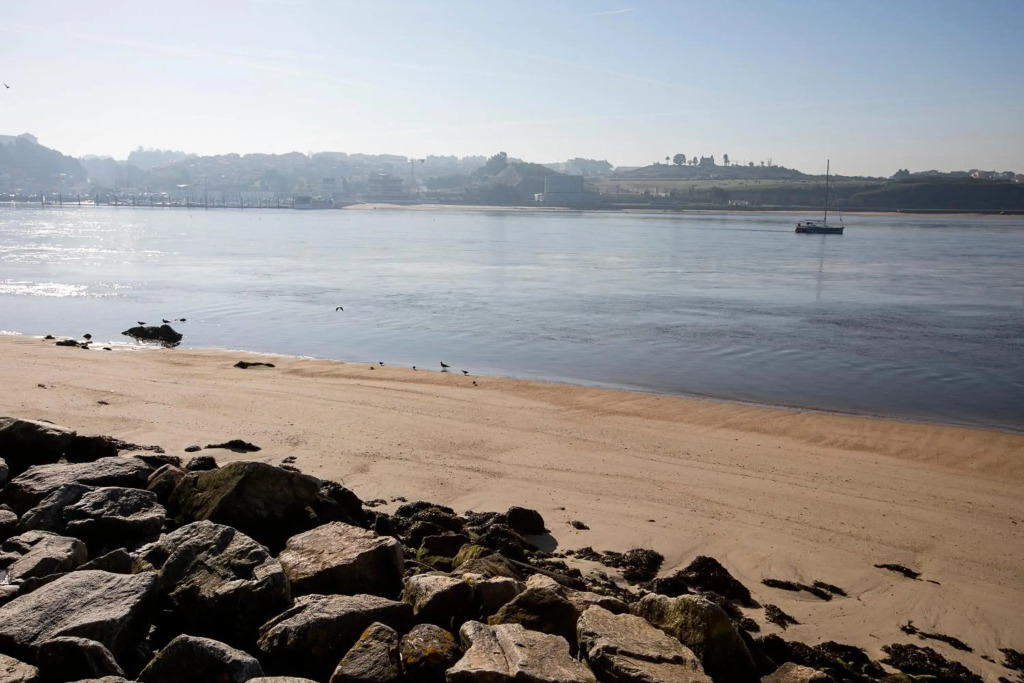 LovelyStay - Luxury 2BR Duplex Apartment in Foz Porto