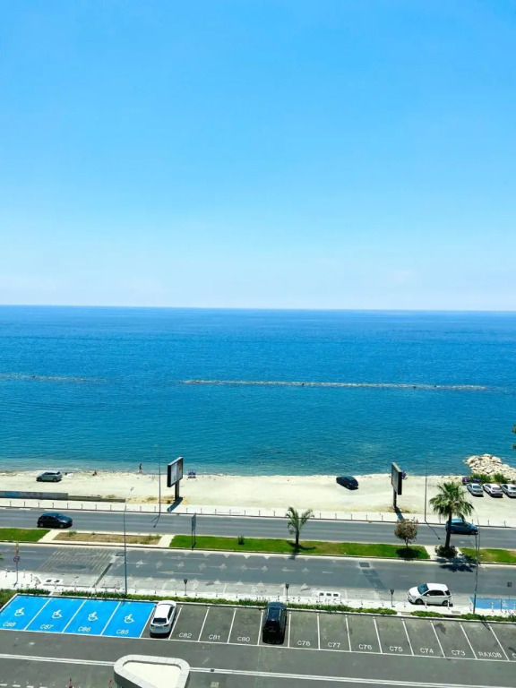 Phaedrus Living Del Mar Suite 311