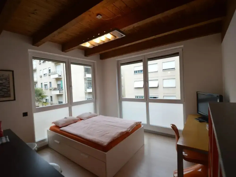 GuestHouse University by LR - self check in