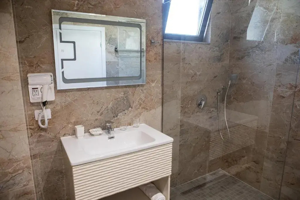 Hotel Qeparo