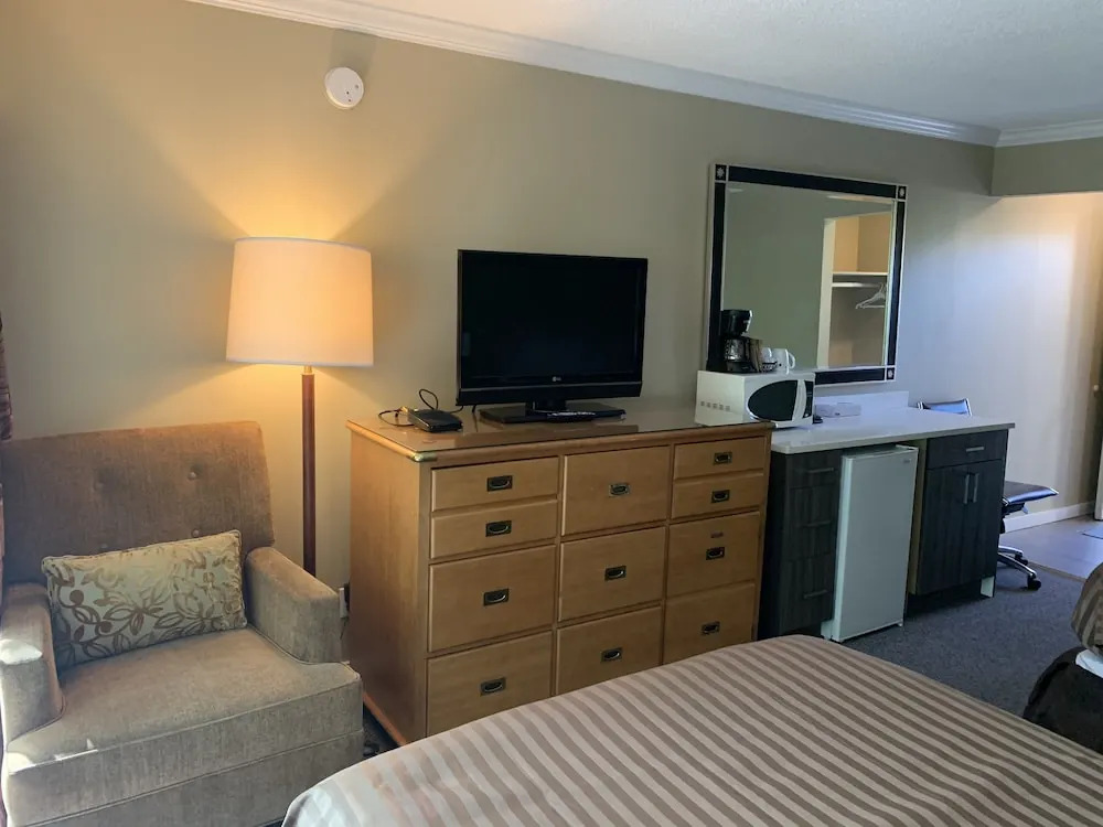 Okanagan Royal Park Inn by Elevate Rooms