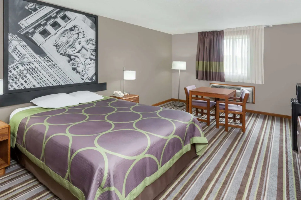 Watseka 24 Inn & Suites