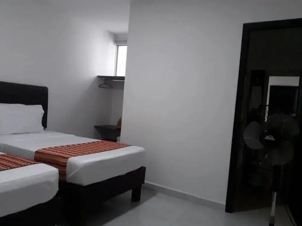 Hotel 9-25