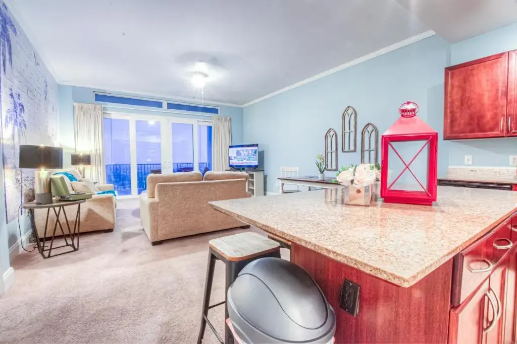 Large 3 Bd Penthouse 2034 In Laketown, Great Views and Amenities