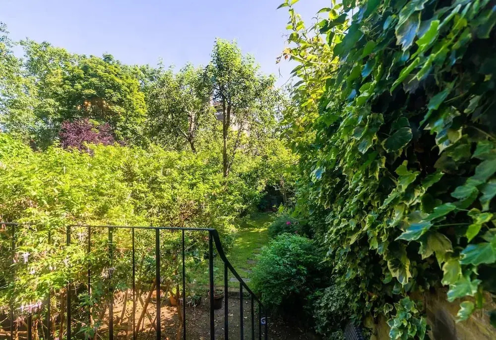 Tremendous House For 10 Guests With Large Garden