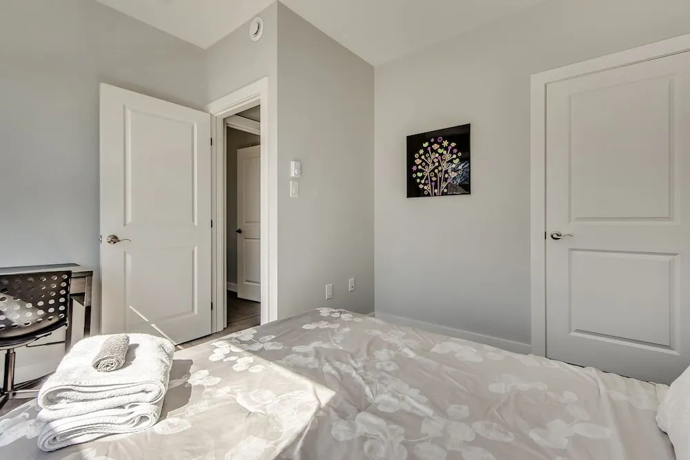 Spacious DAL & Downtown Apartments