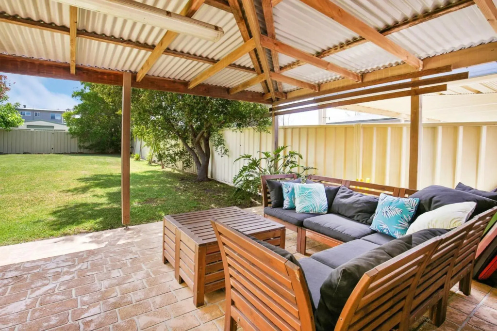 Sunbaker Beach House - 4 Mins to Beach - Pet Friendly with Fire Pit