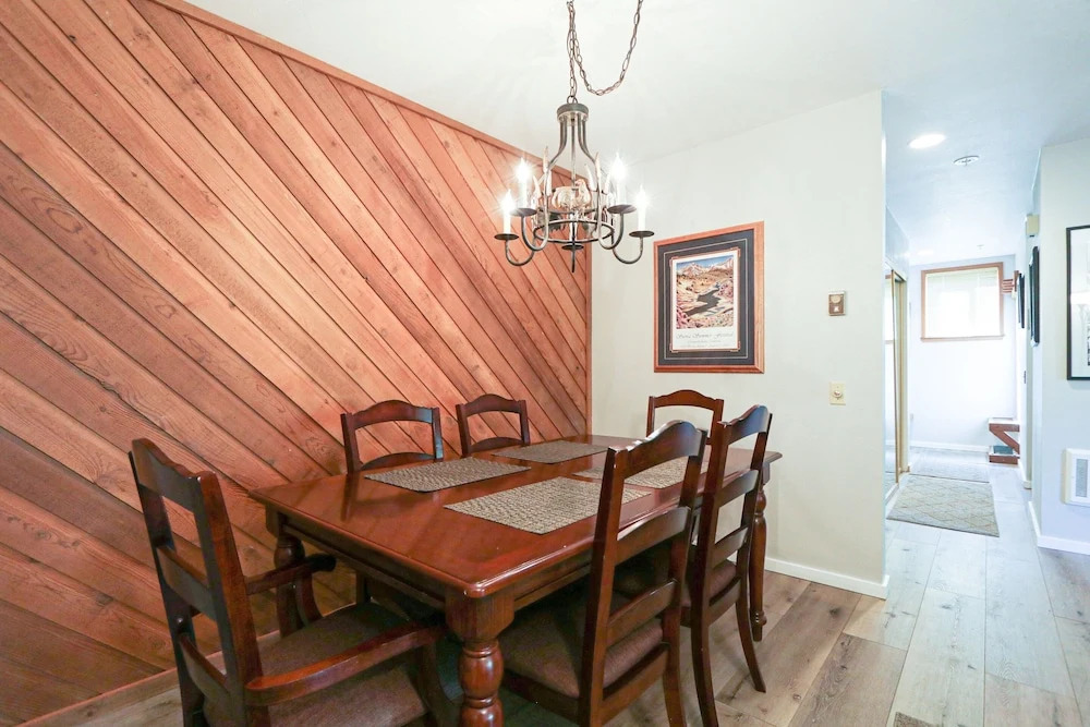Aspen Creek #306 1 Bedroom Condo by RedAwning