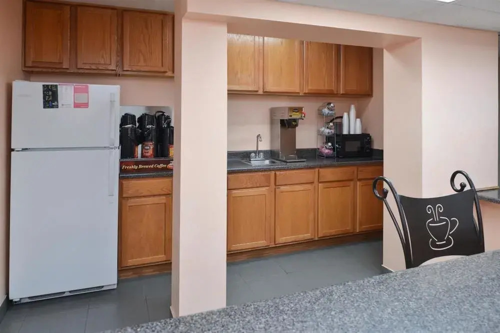 Rodeway Inn & Suites