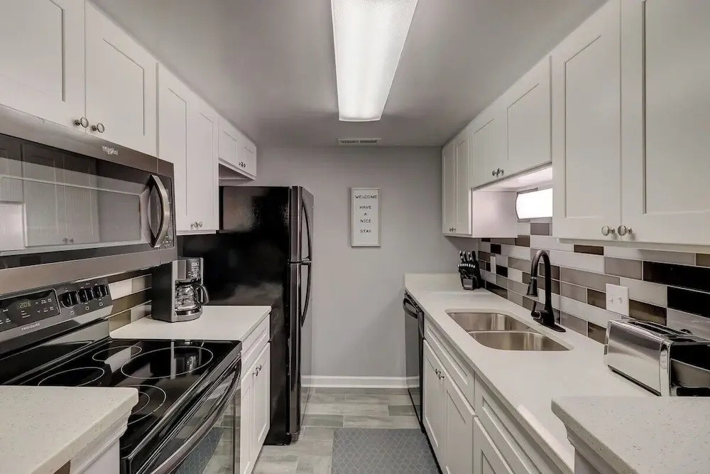 Renovated 2BR Hilton Head Home Walk to Shops