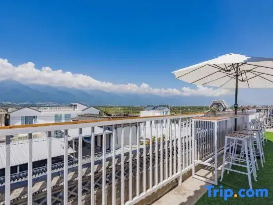 Lawn | Juean Caoping Dujia Garden Homestay (Erhai Longkan Wharf)