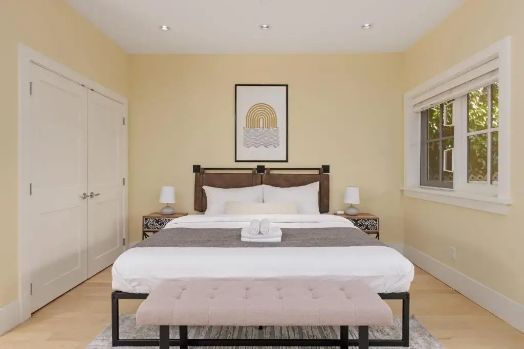 Stunning 3 Bedroom Secondary Suite N Van