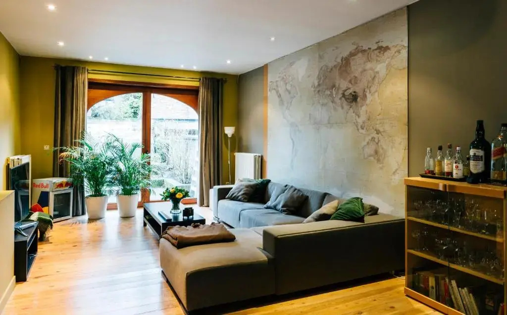 Spacious Design Home with Garden near Centre
