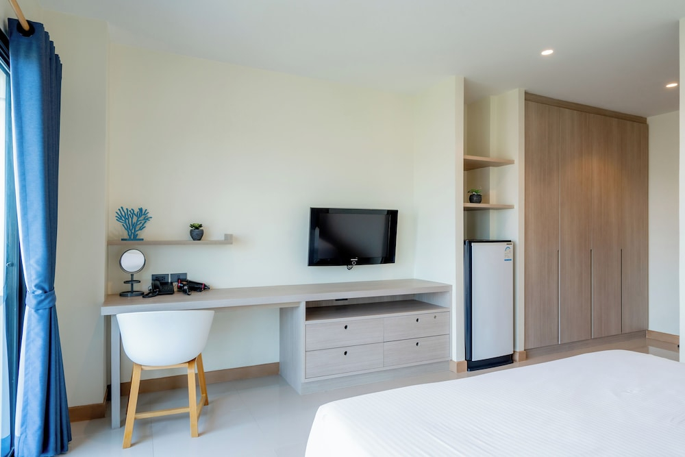 Aster Canopy Suites & Living