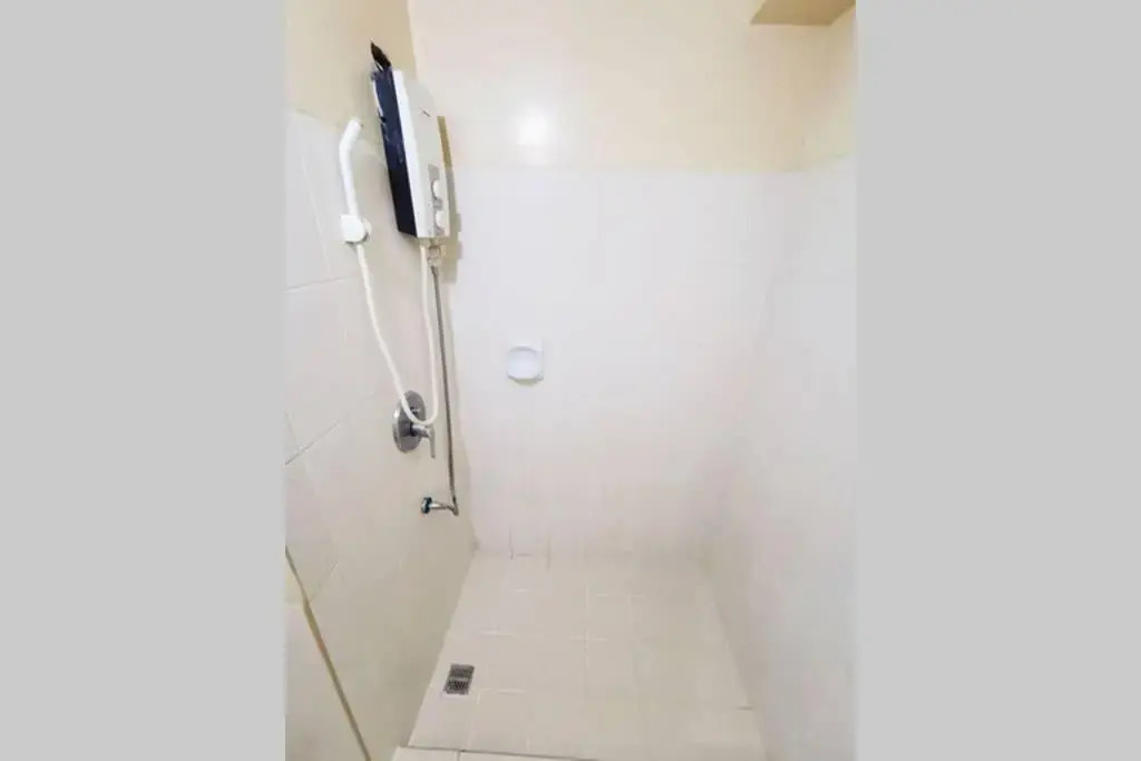 3415 HoliStay Manila 1-Bedroom Condo with NETFLIX and Balcony